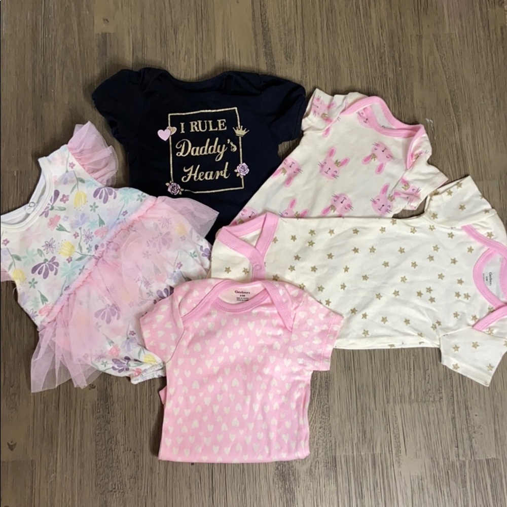 Girl Graphic Bodysuit Lot 6-9 month